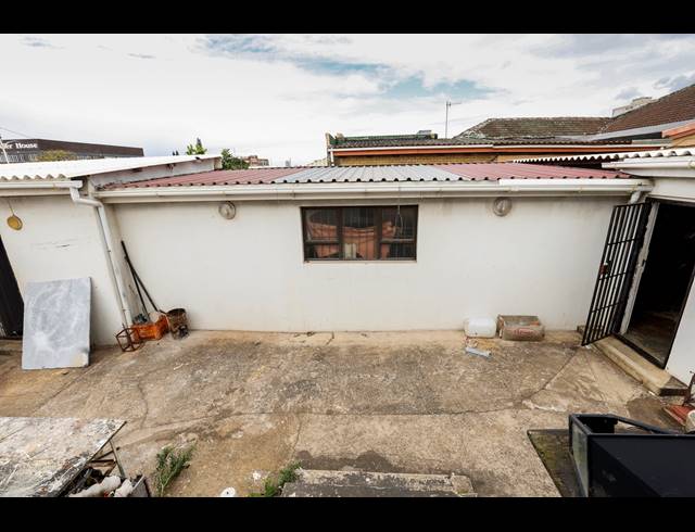 500M² BUILDING FOR SALE IN WINDERMERE
